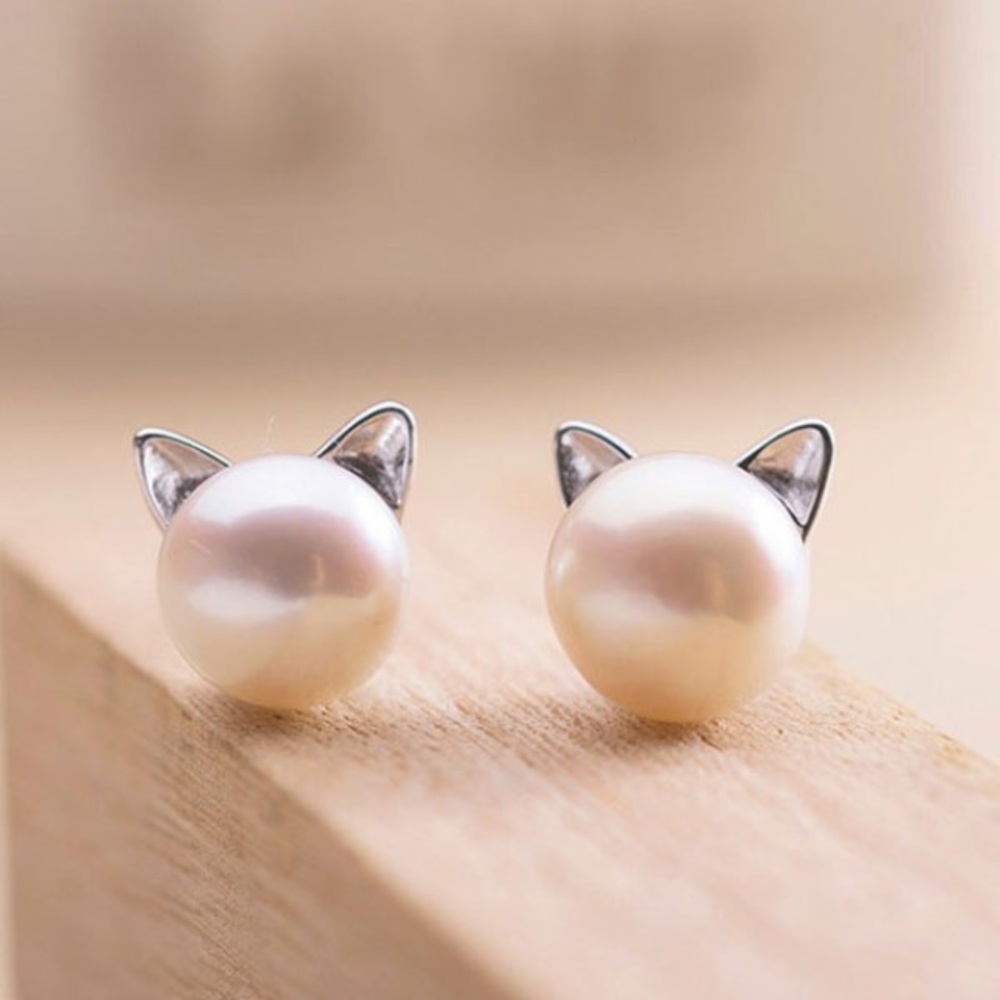 Artificial pearl kitten tiny stud earrings
